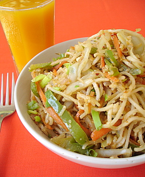 Sesame flavored vegetable noodles with mango juice - Indian food ...